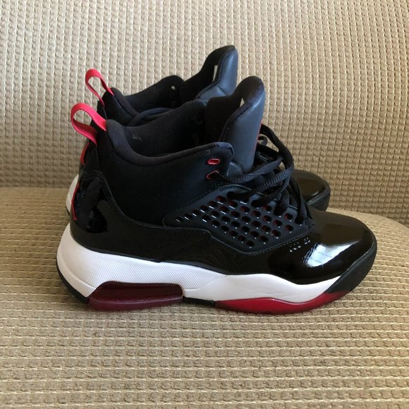 Nike Jordan Maxin 200 Youth Black Red White Gym Sneakers.